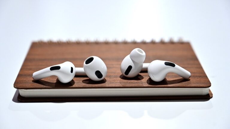 65007-135579-63668-132422-61491-127015-0-90671-AirPods-3-and-pro-xl-xl-xl-xl