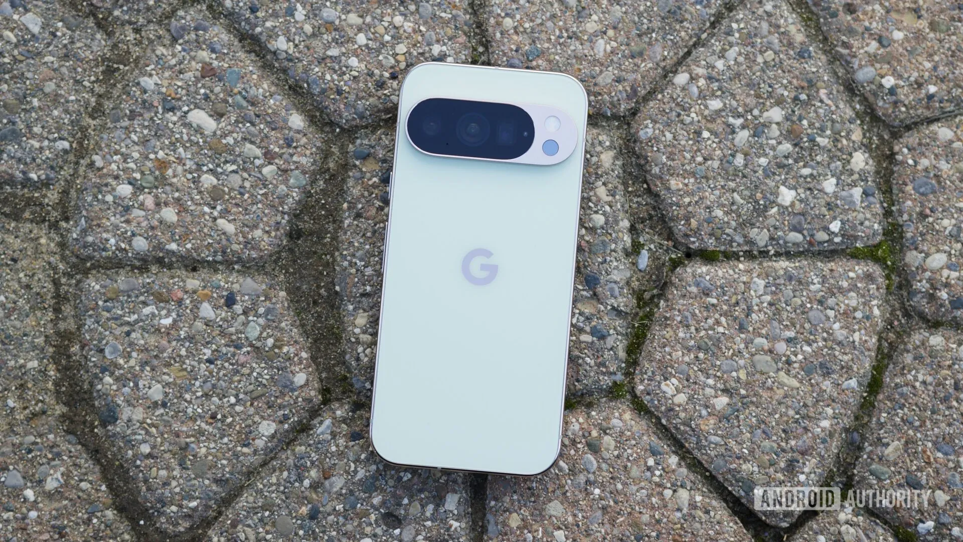 google-pixel-10-pro-jade-back-9-1920w-1080h.jpg