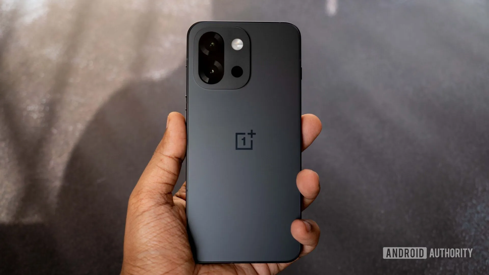 OnePlus-13s_1-1920w-1080h.jpg