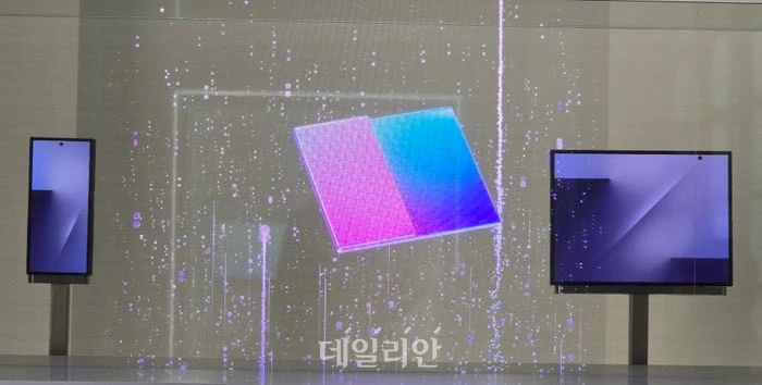 Samsung-tri-fold-first-appearance-3