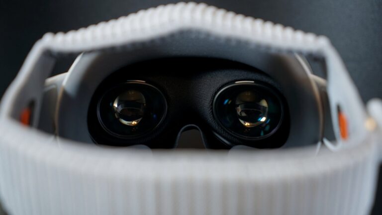 65654-137442-Vision-Pro-lenses-xl