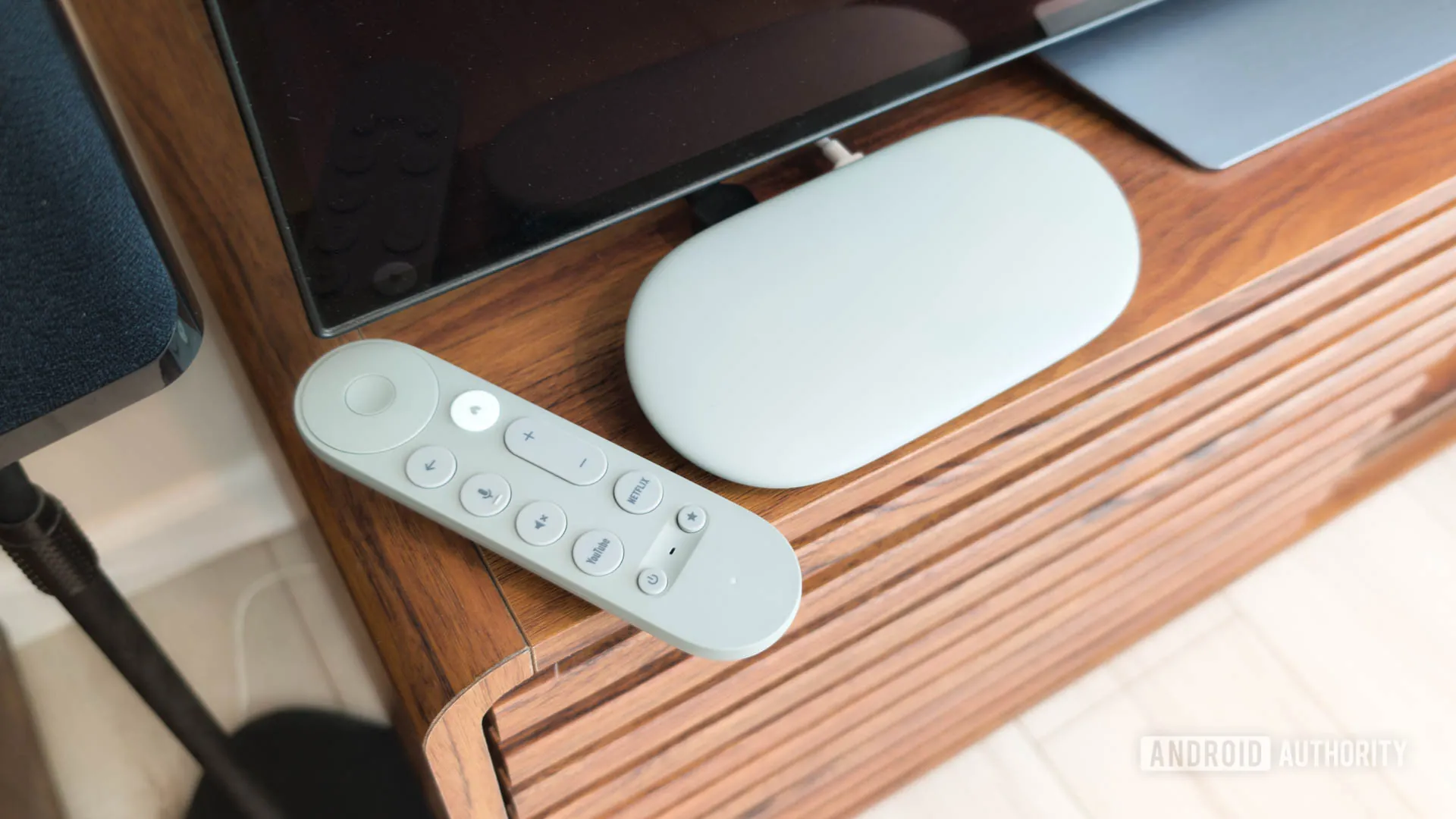 Google-TV-Streamer-with-remote-on-TV-console-hero.jpg