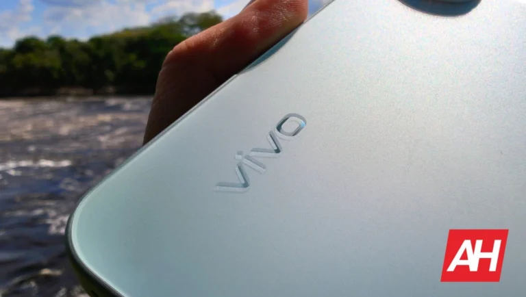 Vivo-X200-FE-rear-logo-AH-1420x802