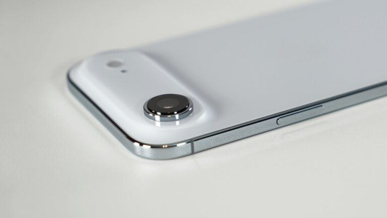 65764-137738-iPhone-Air-camera-side-xl