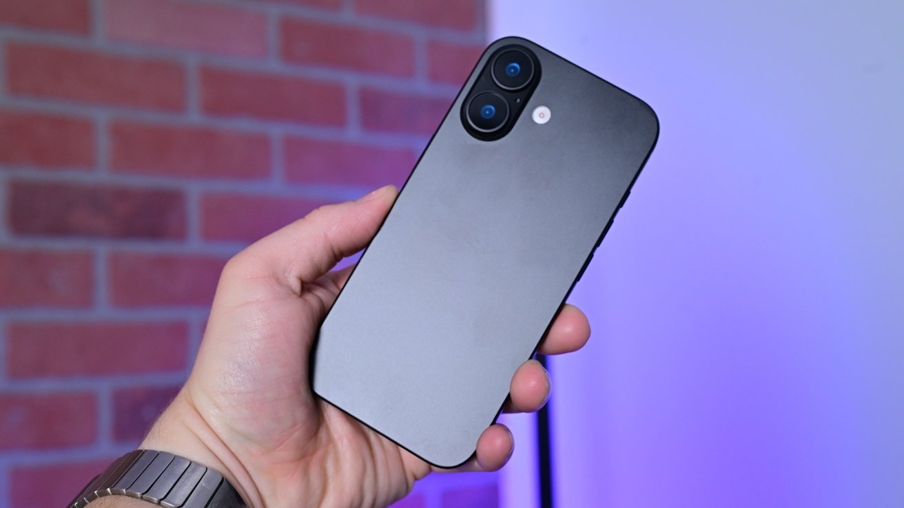 66420-139311-63488-131987-iPhone-17-in-Hand-xl-xl