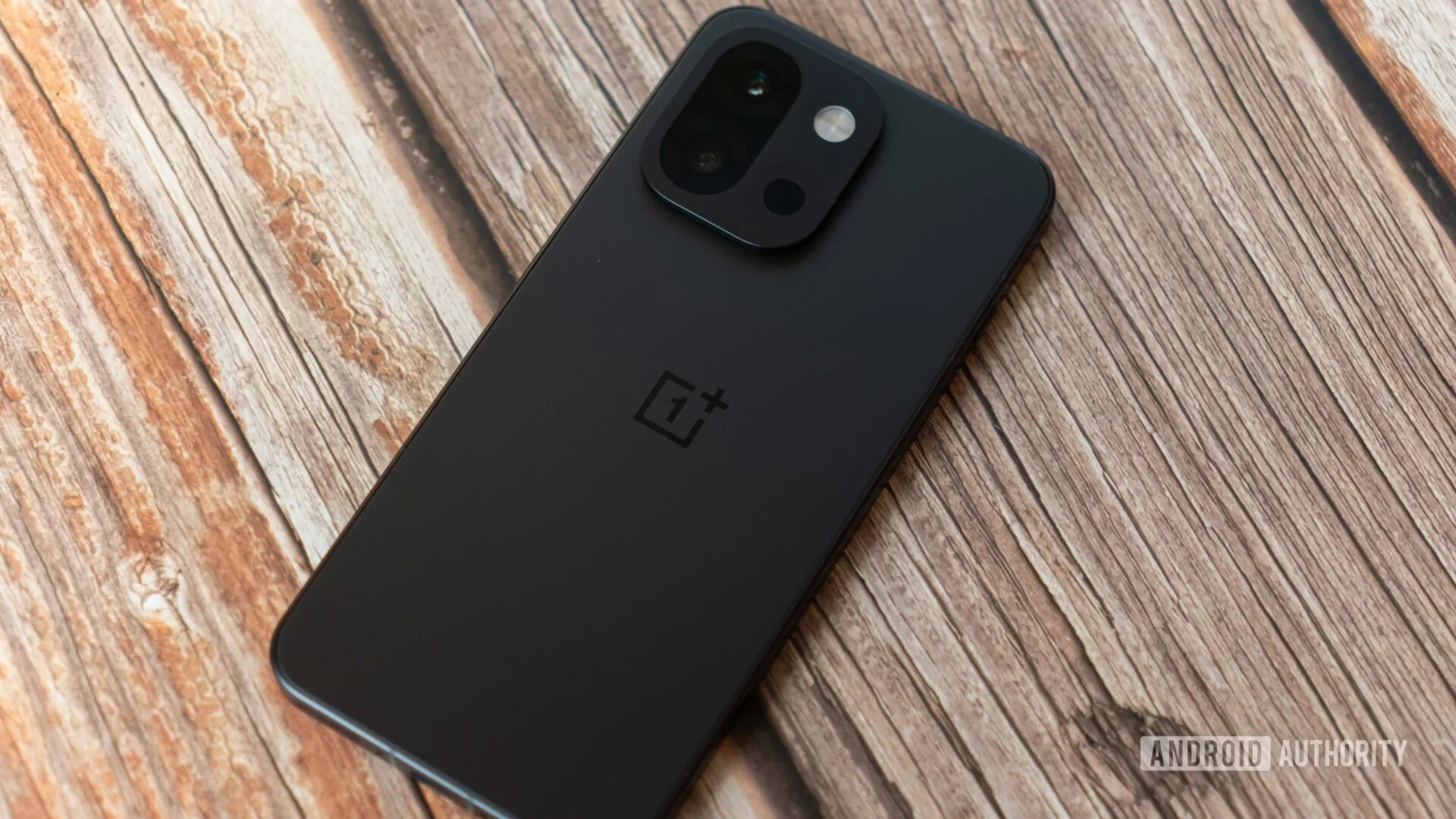 OnePlus-13s_2-1920w-1080h.jpg